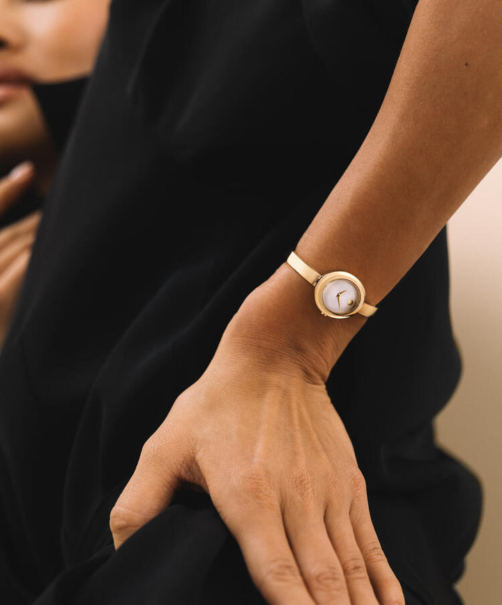 Movado - Montre Museum Bangle ovale dorée