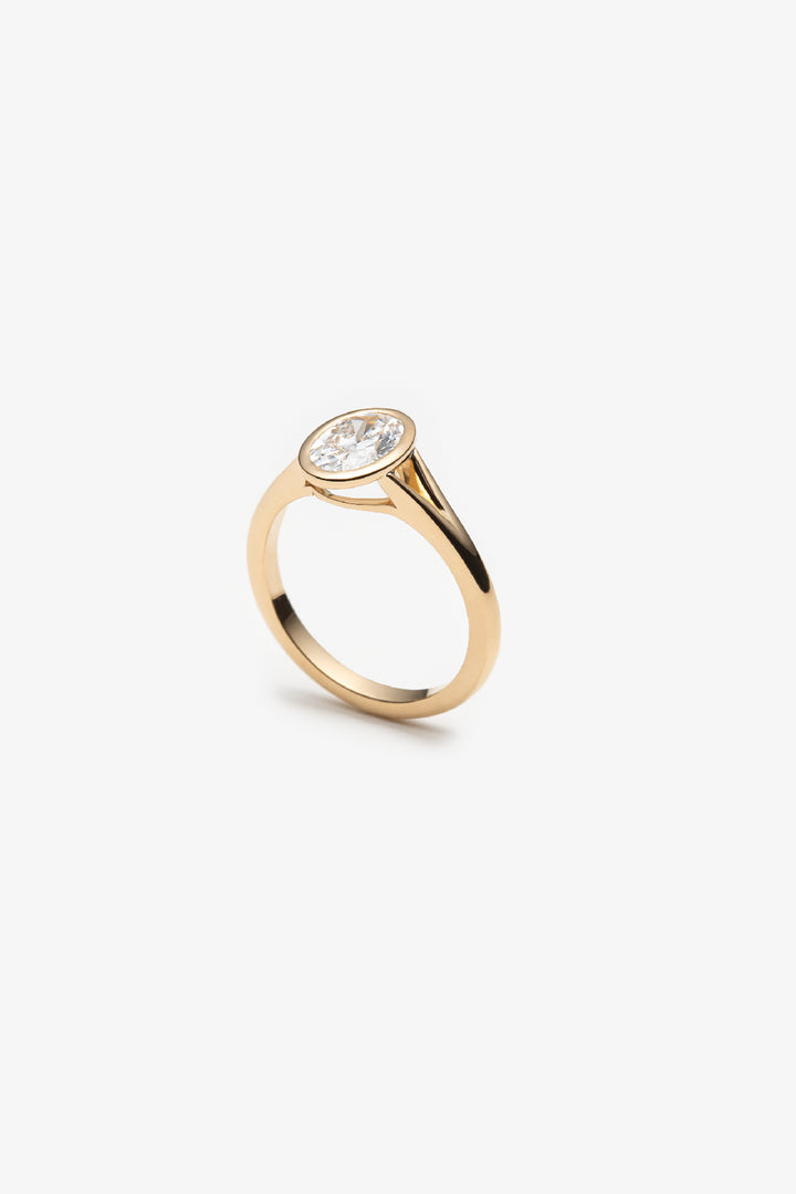 Bague Boréale solitaire diamant créé ovale 18k