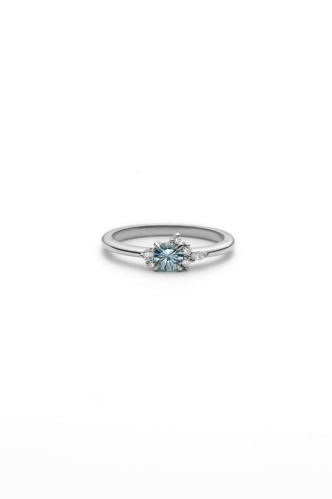 Bague - asymétrique saphir bleu et diamants