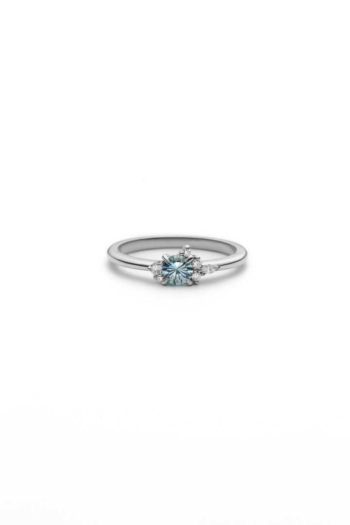 Bague - asymétrique saphir bleu et diamants