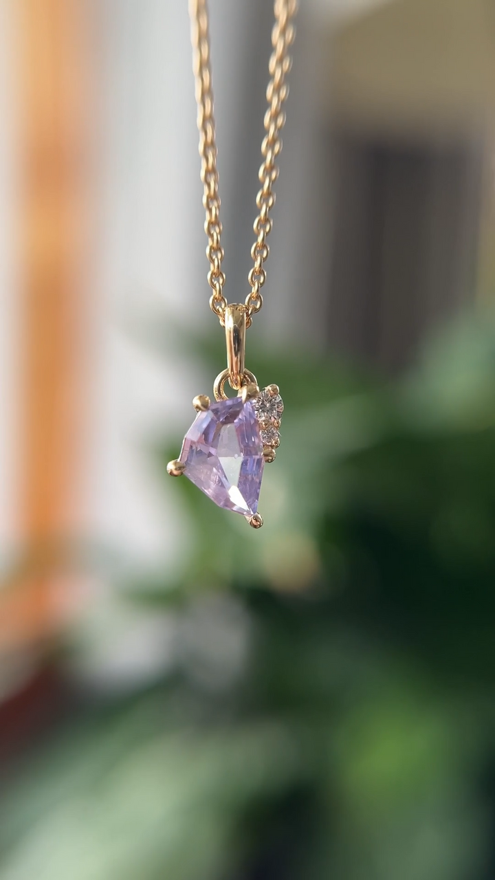 Pendentif - saphir mauve pâle et diamants