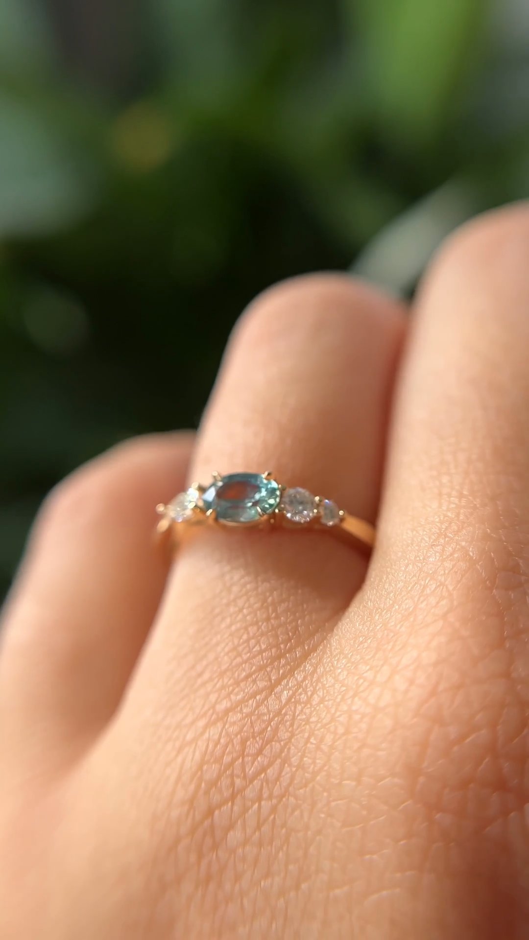 Bague - Saphir Bleu-Vert du Montana et Diamants